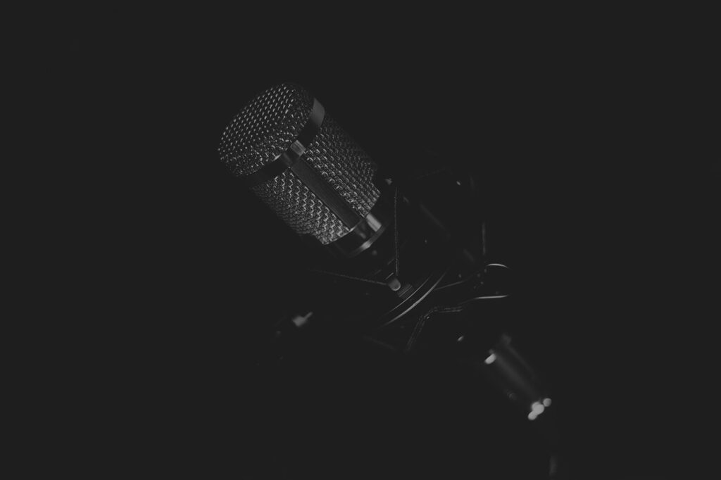 microphone-2406795_1280